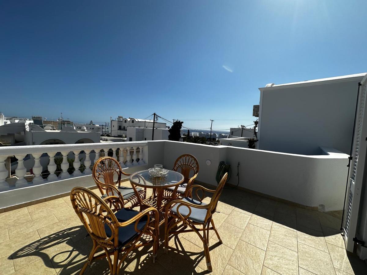 Veldi Art - Kamari Beach Apartment Fira  Exterior photo