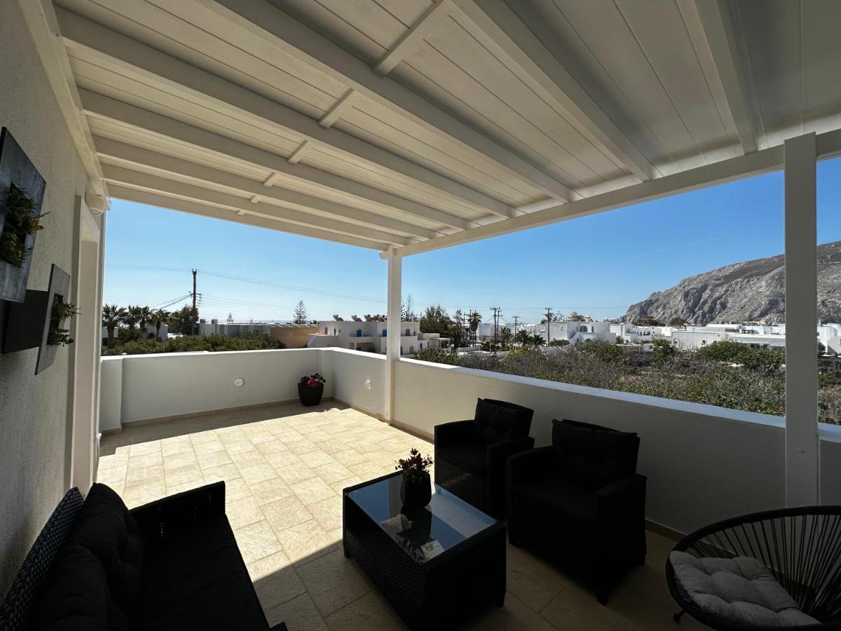 Veldi Art - Kamari Beach Apartment Fira  Exterior photo