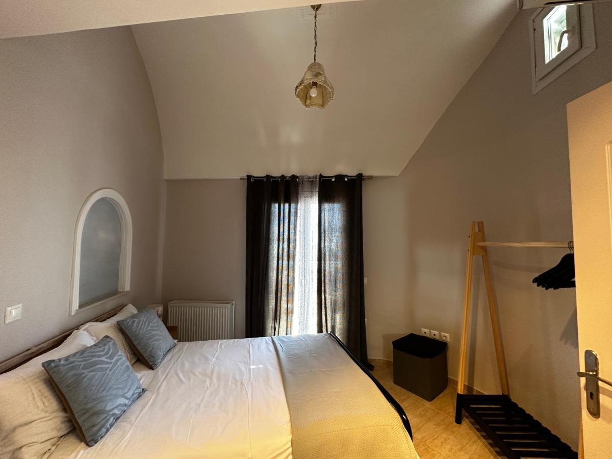 Veldi Art - Kamari Beach Apartment Fira  Exterior photo