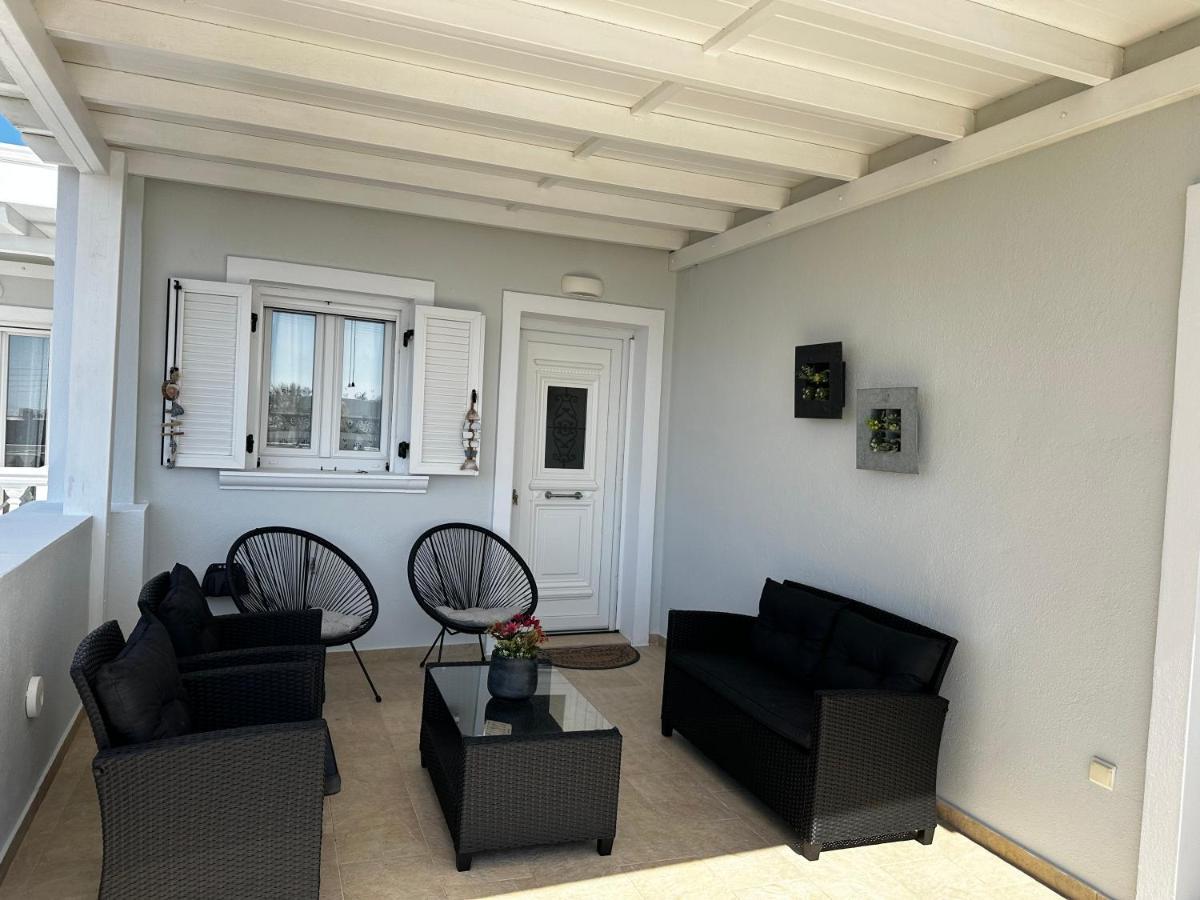 Veldi Art - Kamari Beach Apartment Fira  Exterior photo