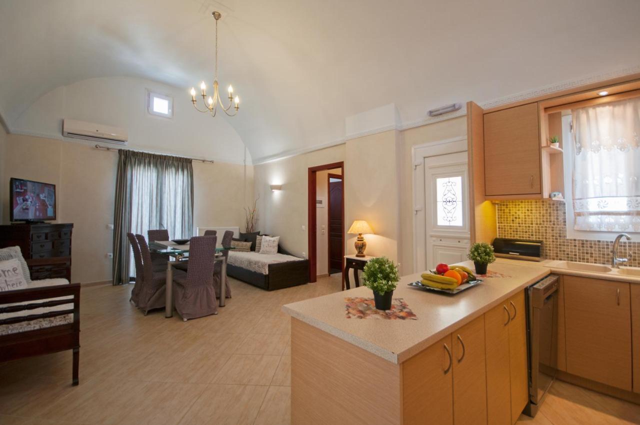 Veldi Art - Kamari Beach Apartment Fira  Exterior photo